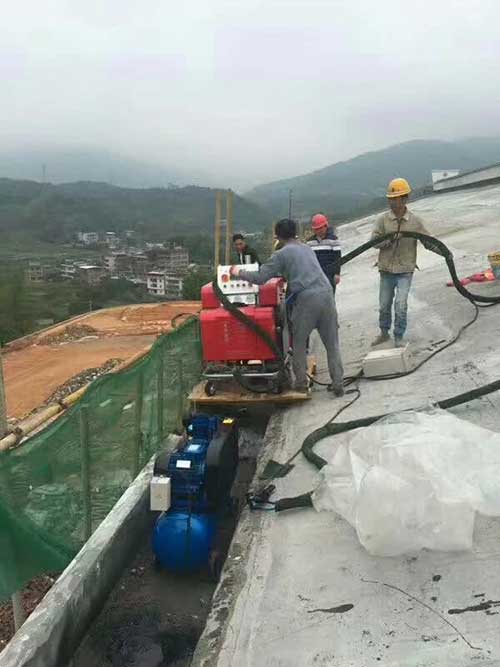 淮安污水處理廠聚脲防水噴涂施工(圖1) 教學樓屋面聚脲噴涂防腐施工